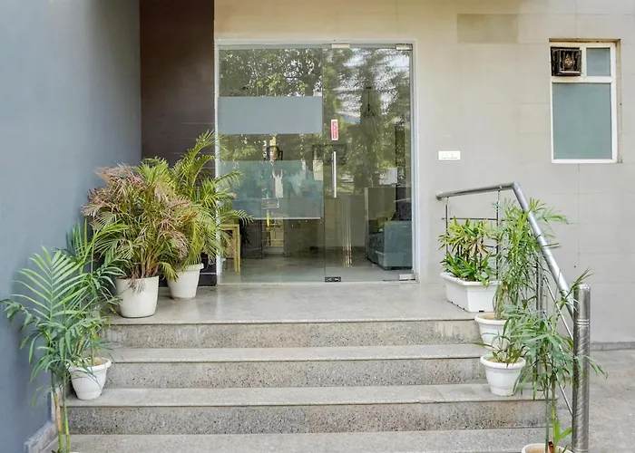 Super Townhouse Sector 53 Golf Course Road