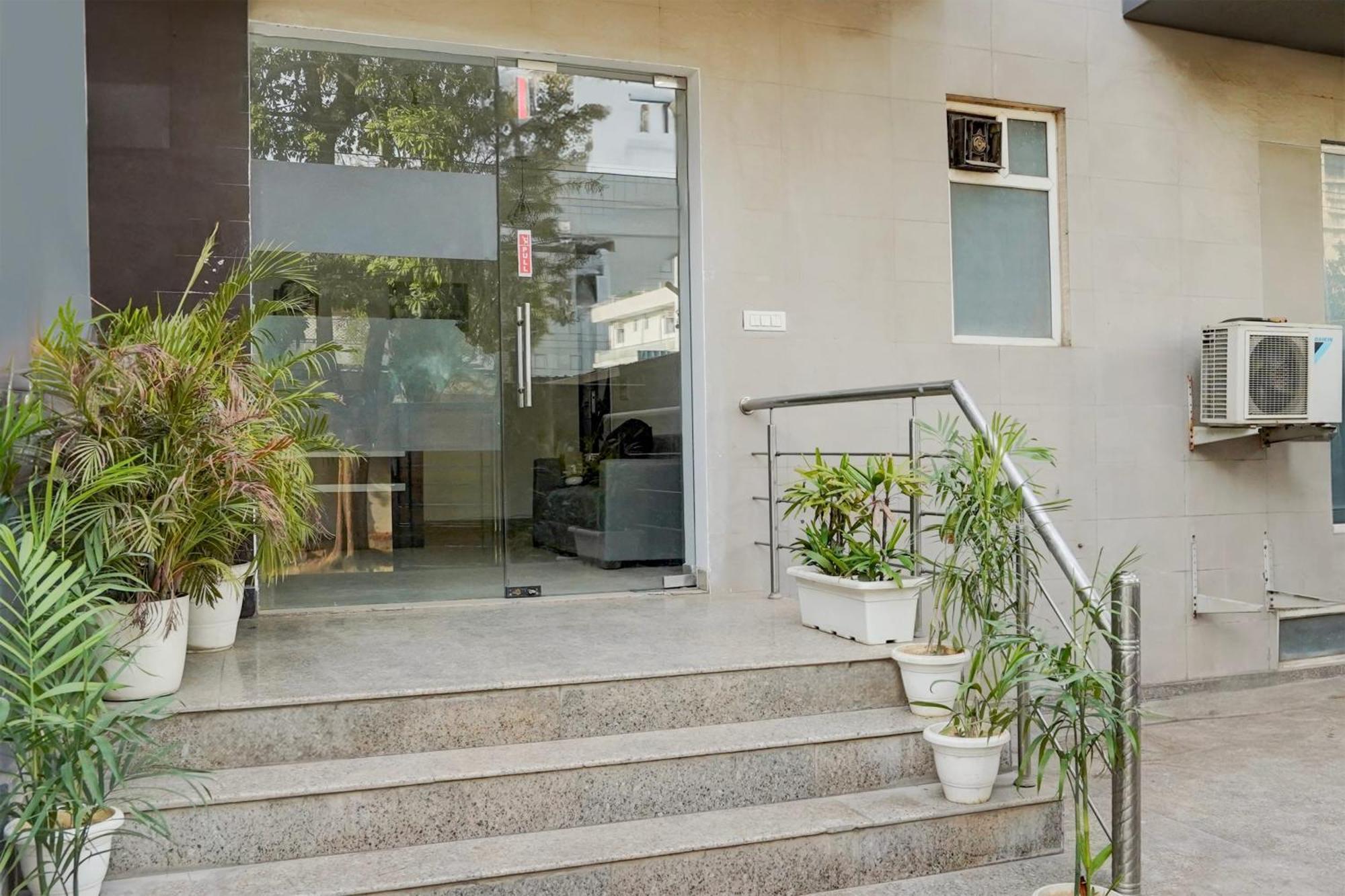 Super Townhouse Sector 53 Golf Course Road *
