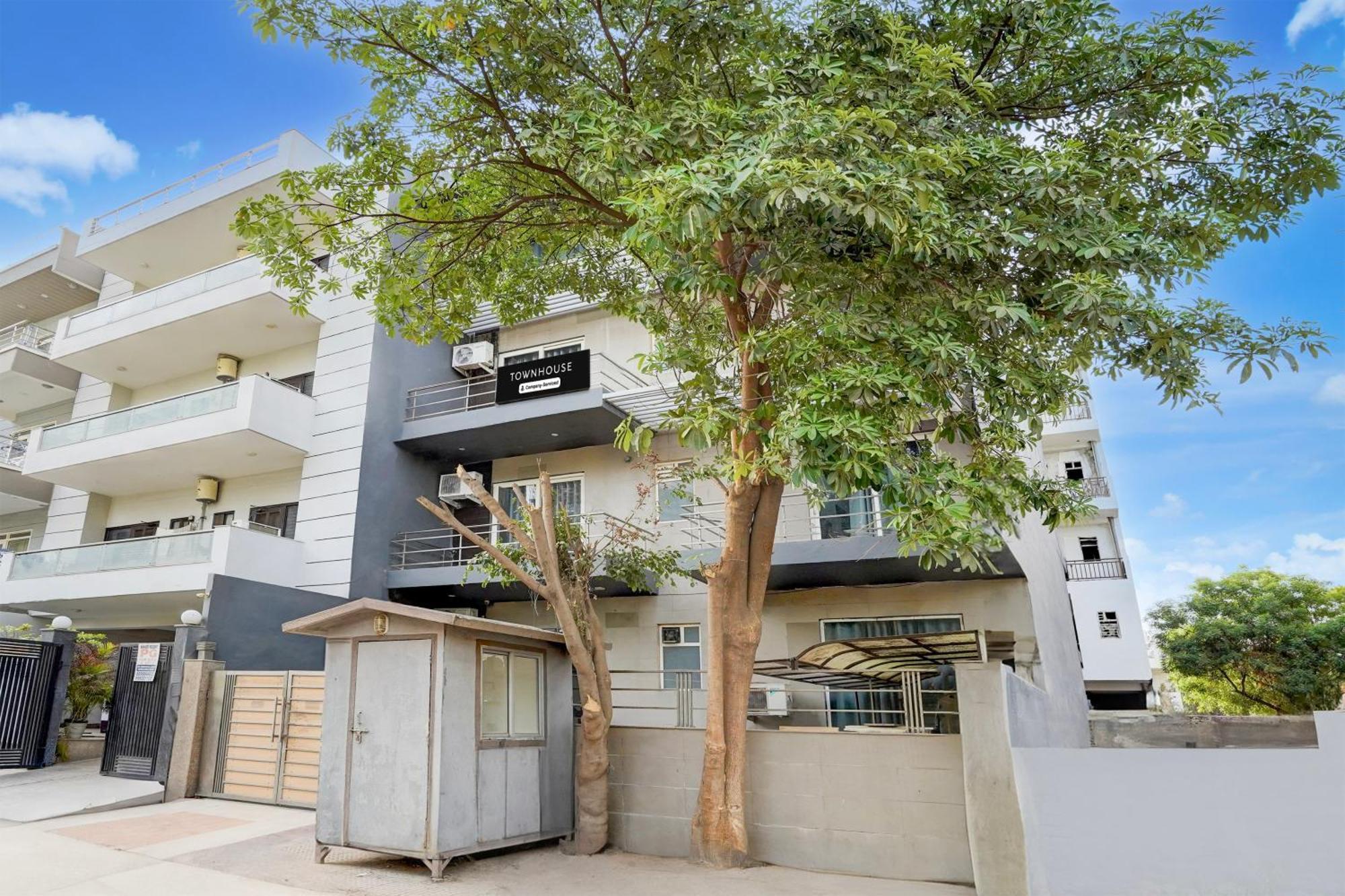 Super Townhouse Sector 53 Golf Course Road