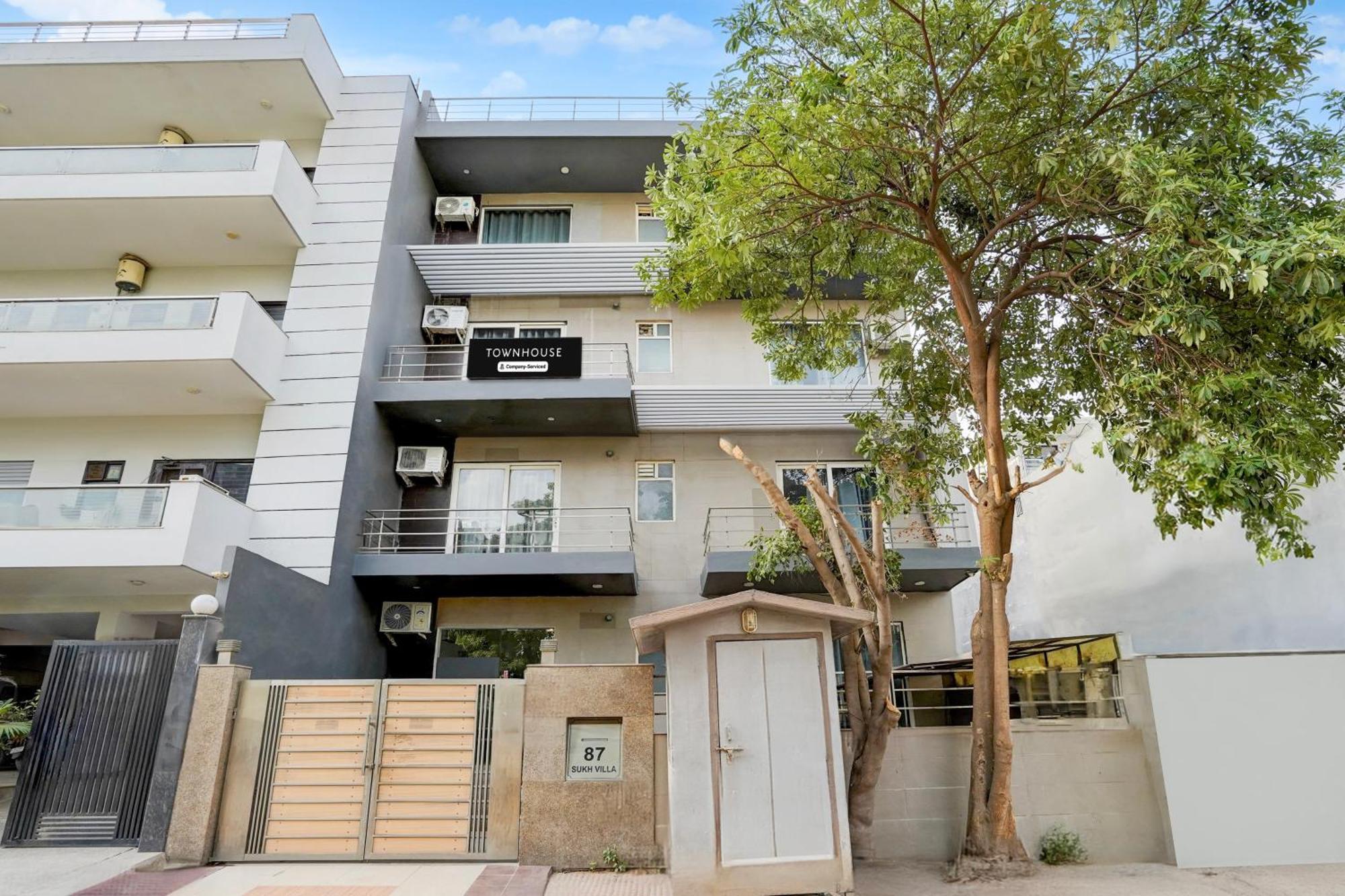 Apartment Super Townhouse Sector 53 Golf Course Road *