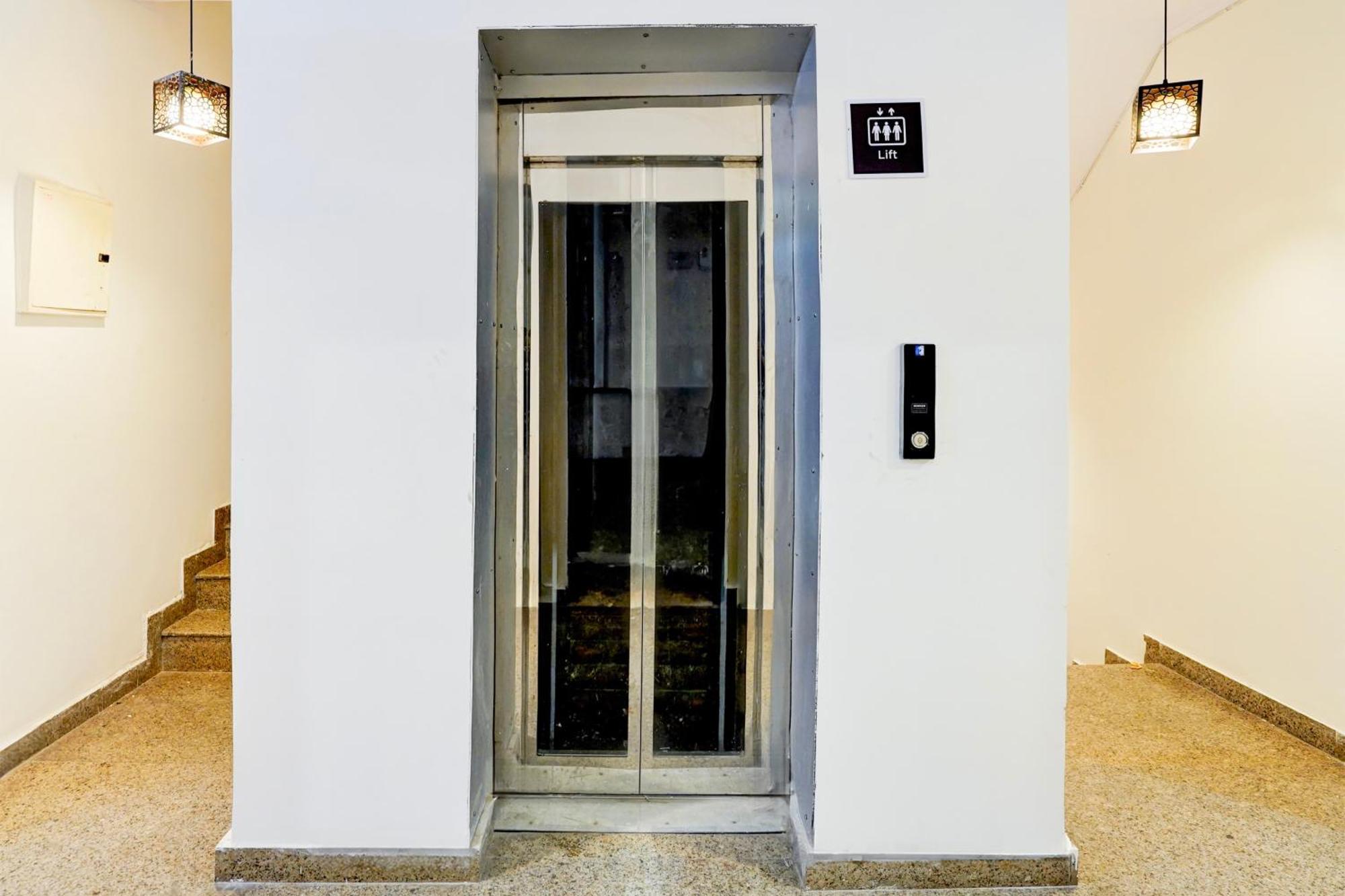 Super Townhouse Sector 53 Golf Course Road Apartment