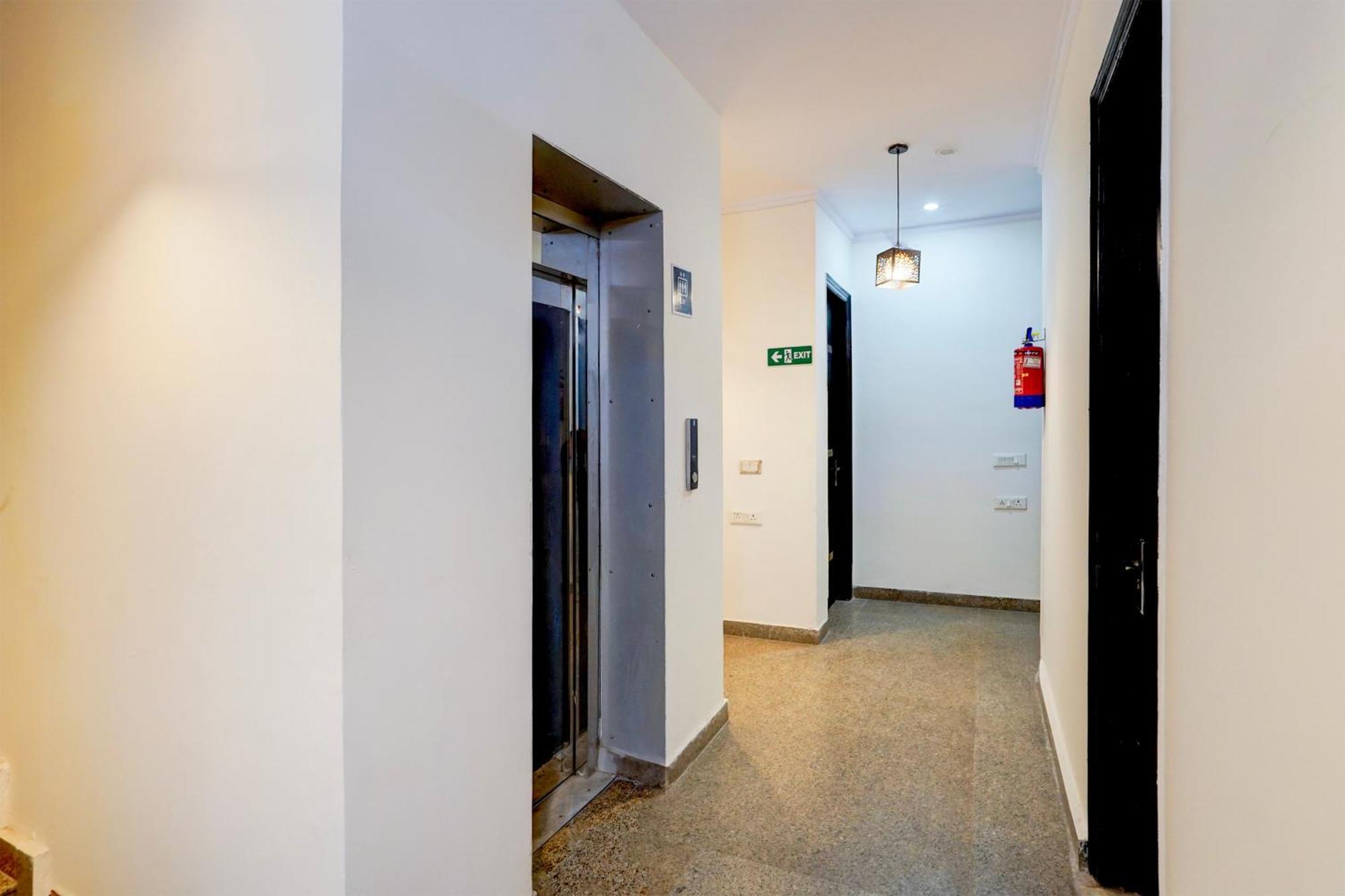 Super Townhouse Sector 53 Golf Course Road *