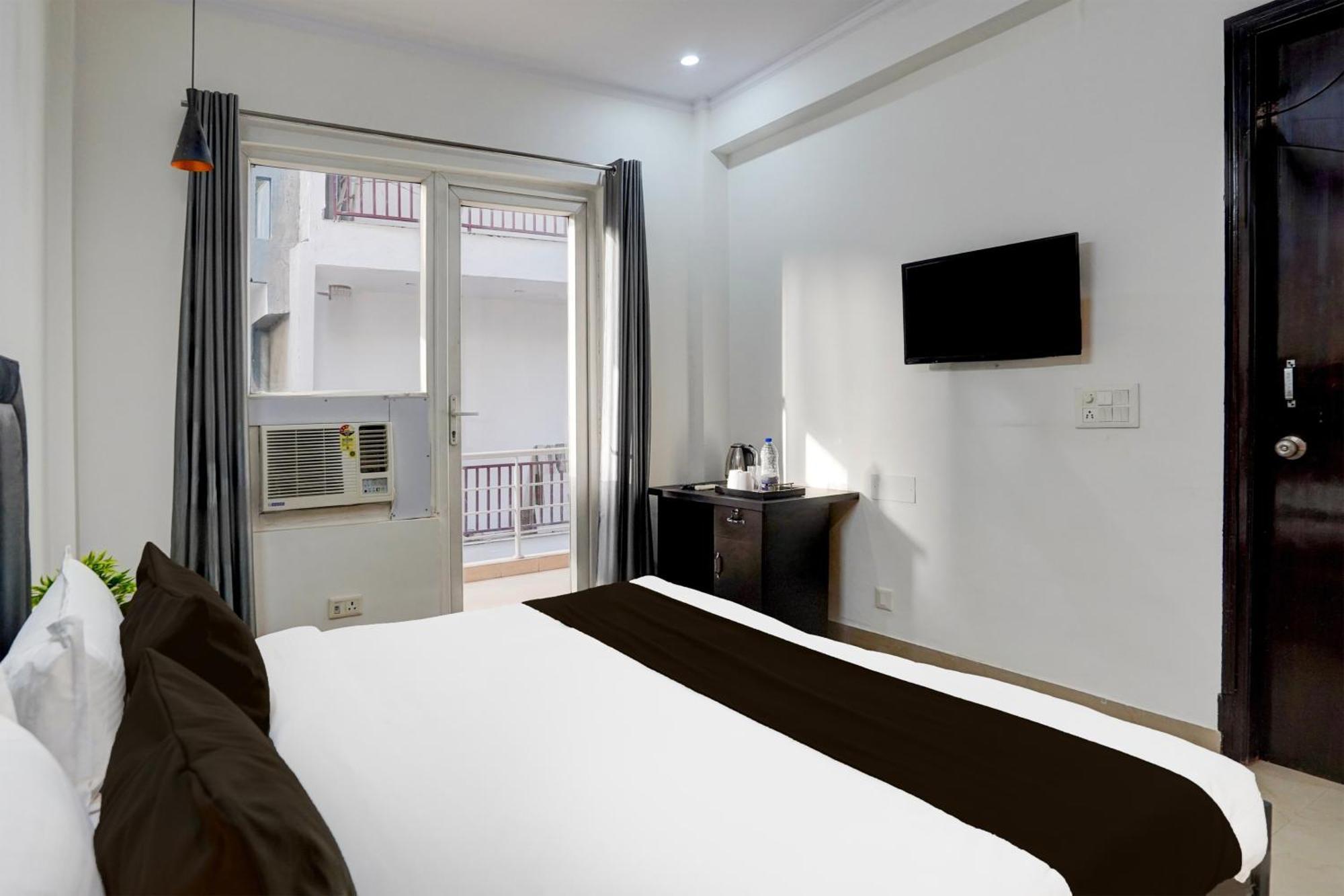 Super Townhouse Sector 53 Golf Course Road Apartment *