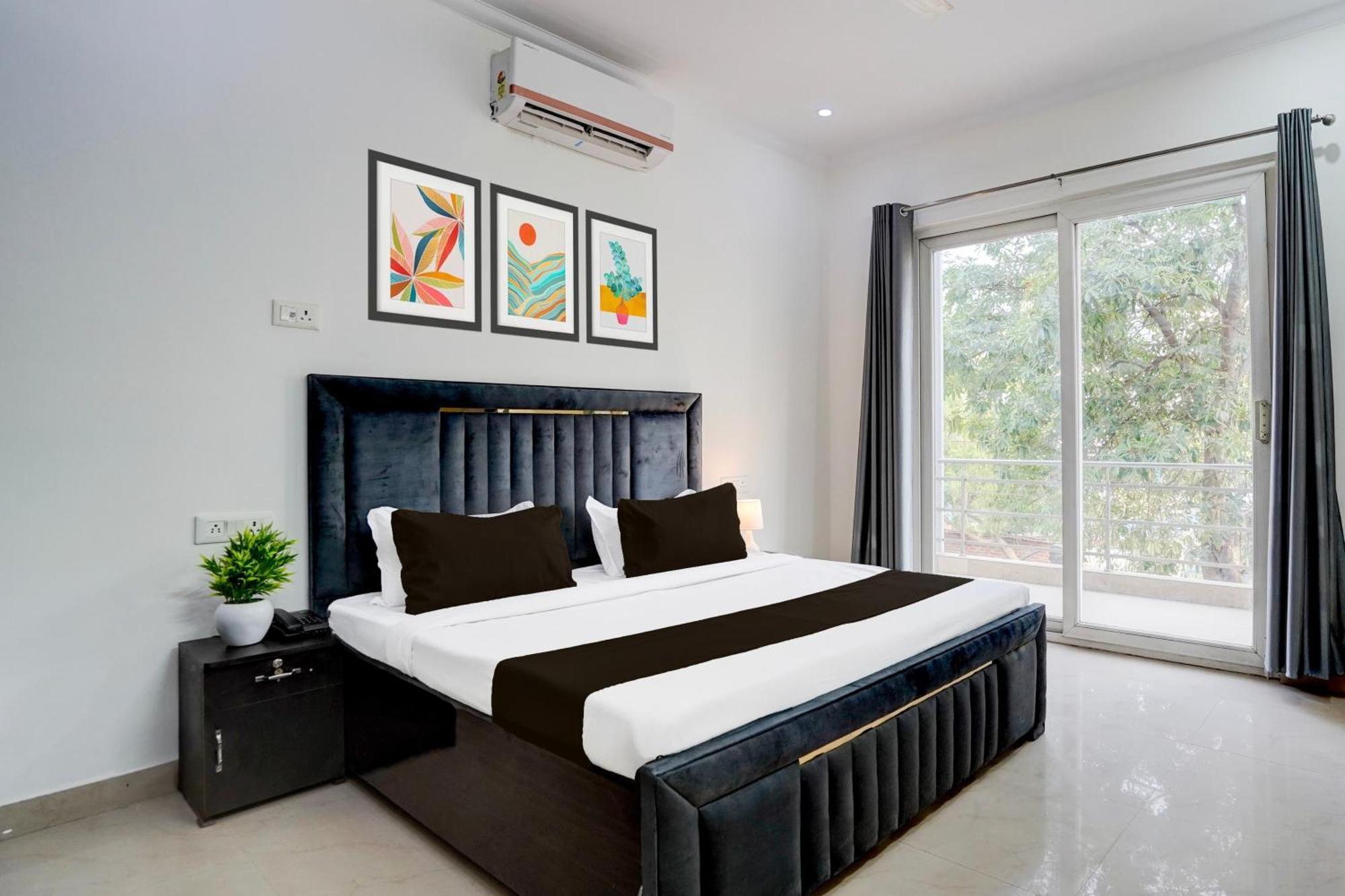 Super Townhouse Sector 53 Golf Course Road Apartment *