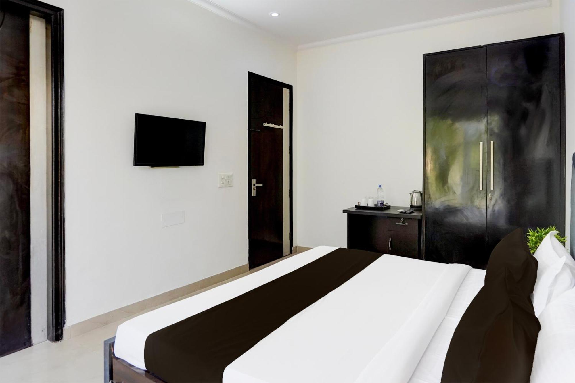 Super Townhouse Sector 53 Golf Course Road *